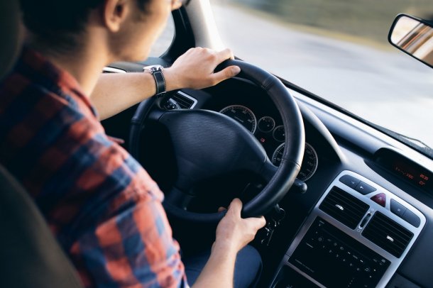 Chcete ušetřit na povinném ručení? Podat výpověď je snadnější, než si myslíte