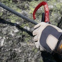 Doplňky pro lezce - tejpy, vosky, rukavice a přívěsky