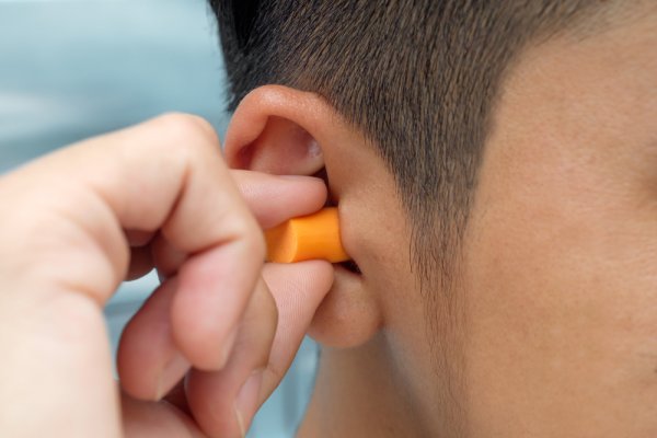 špunty do uší, ochrana sluchu, hluk, prevence poškození sluchu