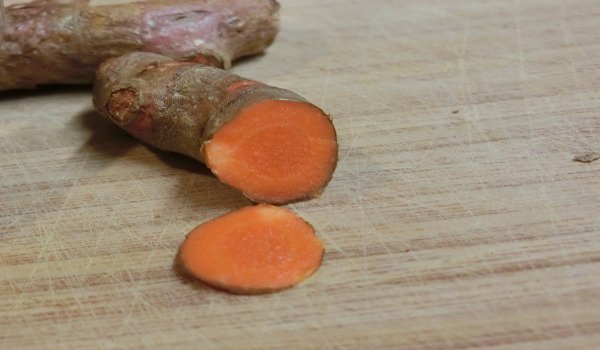 kurkuma, smoothie s kurkumou, zdraví, imunita, detoxikace těla, hubnutí